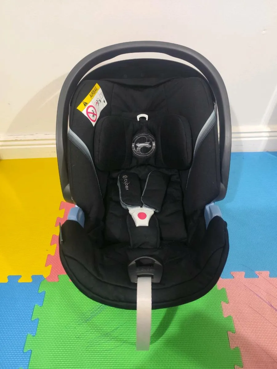 Cybex Aton 5 baby car seat - Image 3