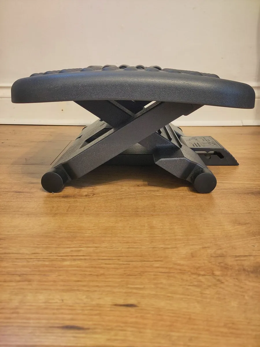 Adjustable footrest - Image 3