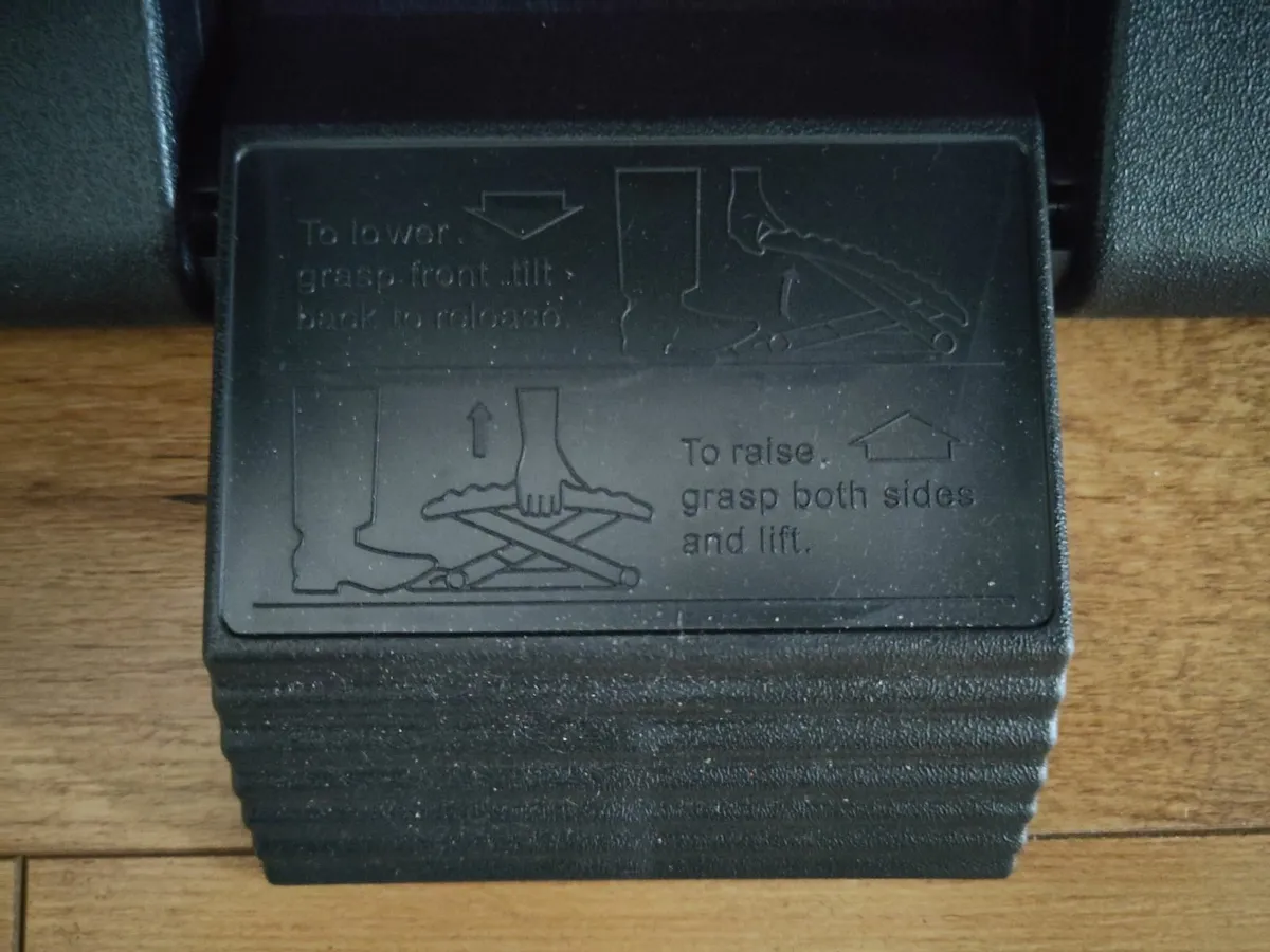 Adjustable footrest - Image 4