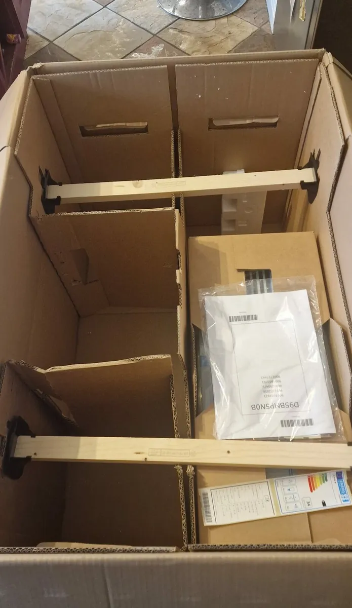 New Neff D95BMP5N0B 90cm Box Design Chimney Hood - Image 3