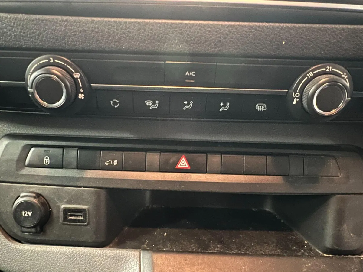 Peugeot Expert 2.0 BlueHDi 1400 Panel Van - Image 4