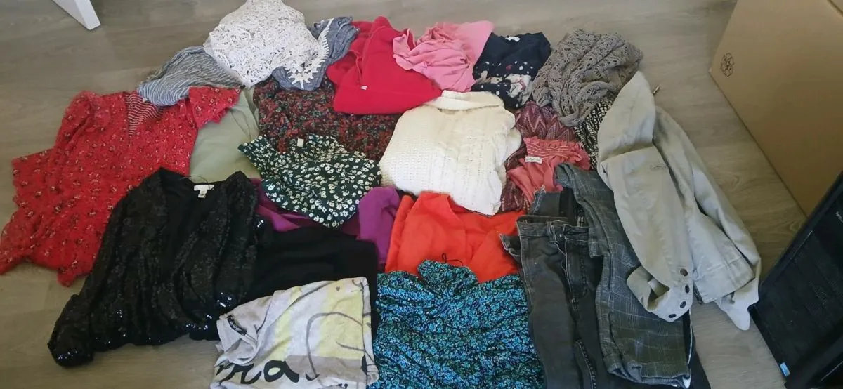 Woman's clothes - Image 2