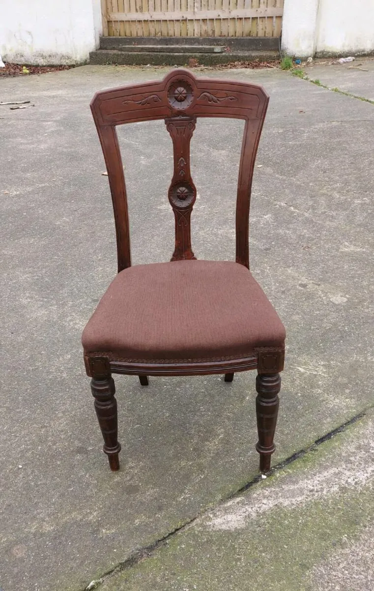 Single Victorian walnut dining chair - Image 1