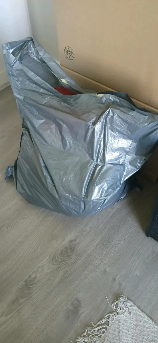 Woman's clothes - Image 3