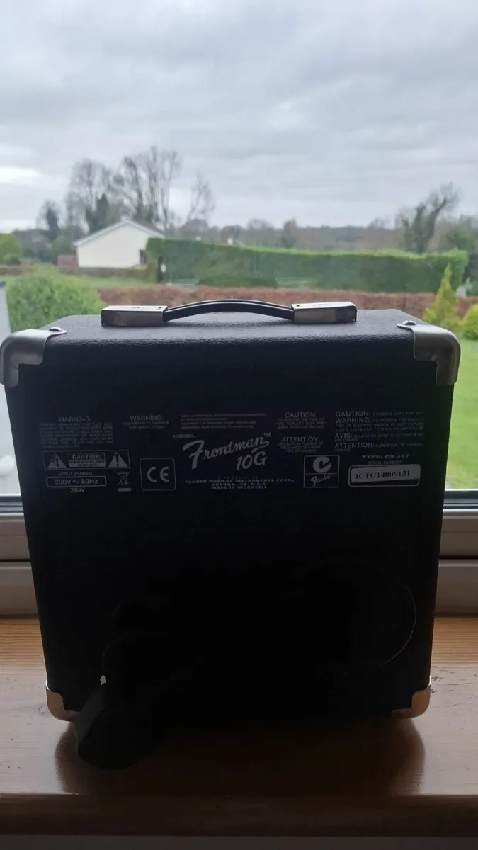 Squier sonic telecaster and amp - Image 4