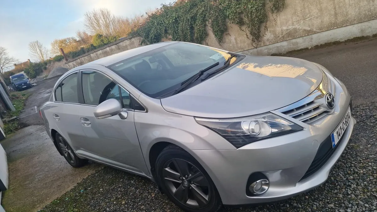 Toyota Avensis 2014 D4D-great condition - Image 1