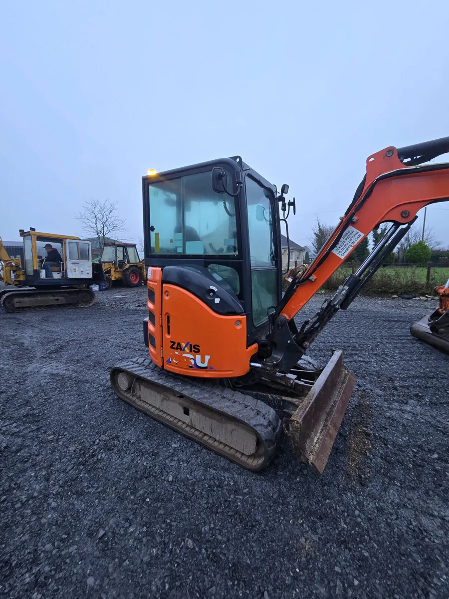 2019 Hitachi ZX26U-6 - Image 1