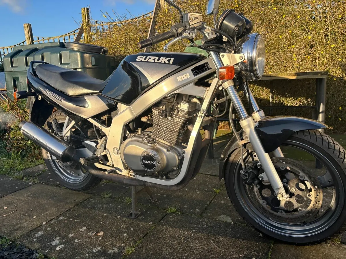 Suzuki GS 500E 2001 - Image 1