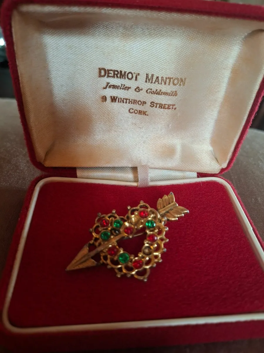 A charming and desirable vintage brooch. - Image 2