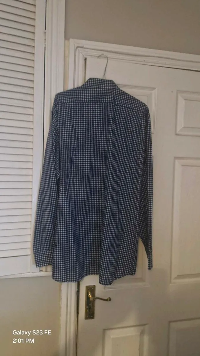 Lacoste xl mens shirt in excecelnt condition - Image 2