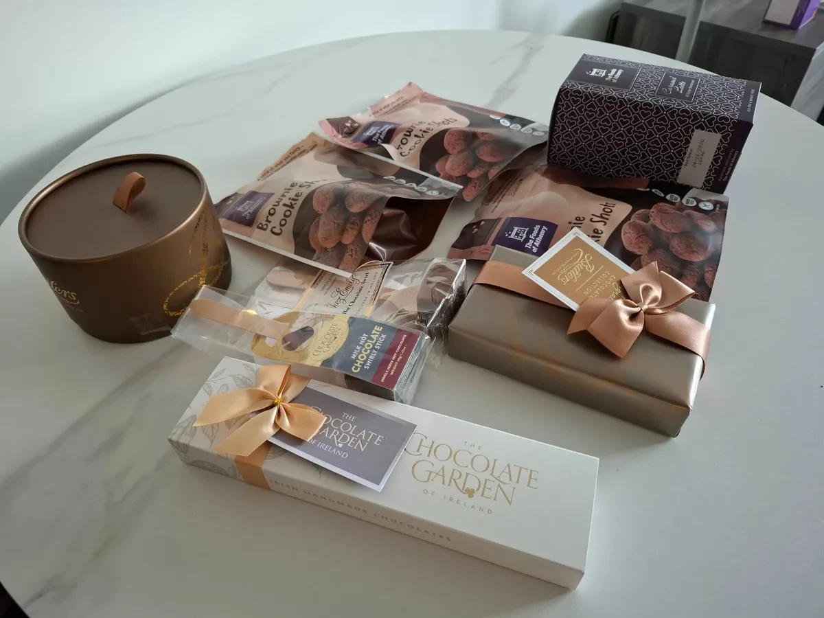 Luxury chocolate gift bundle – new & sealed (Best