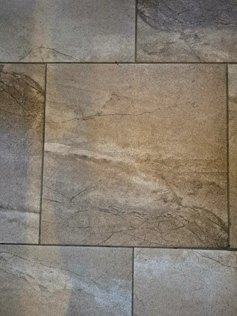 Cracked Ice Tiles 480mm x 480mm - Image 1