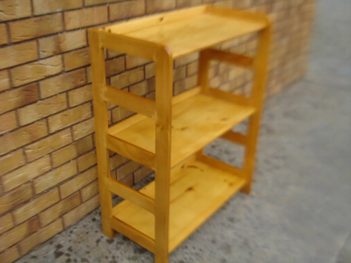 COMPACT SOLID PINE DISPLAY/BOOKSHELF UNIT. - Image 3