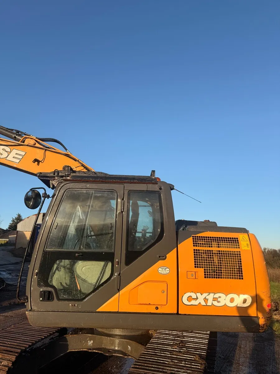 Case 130D digger - Image 1
