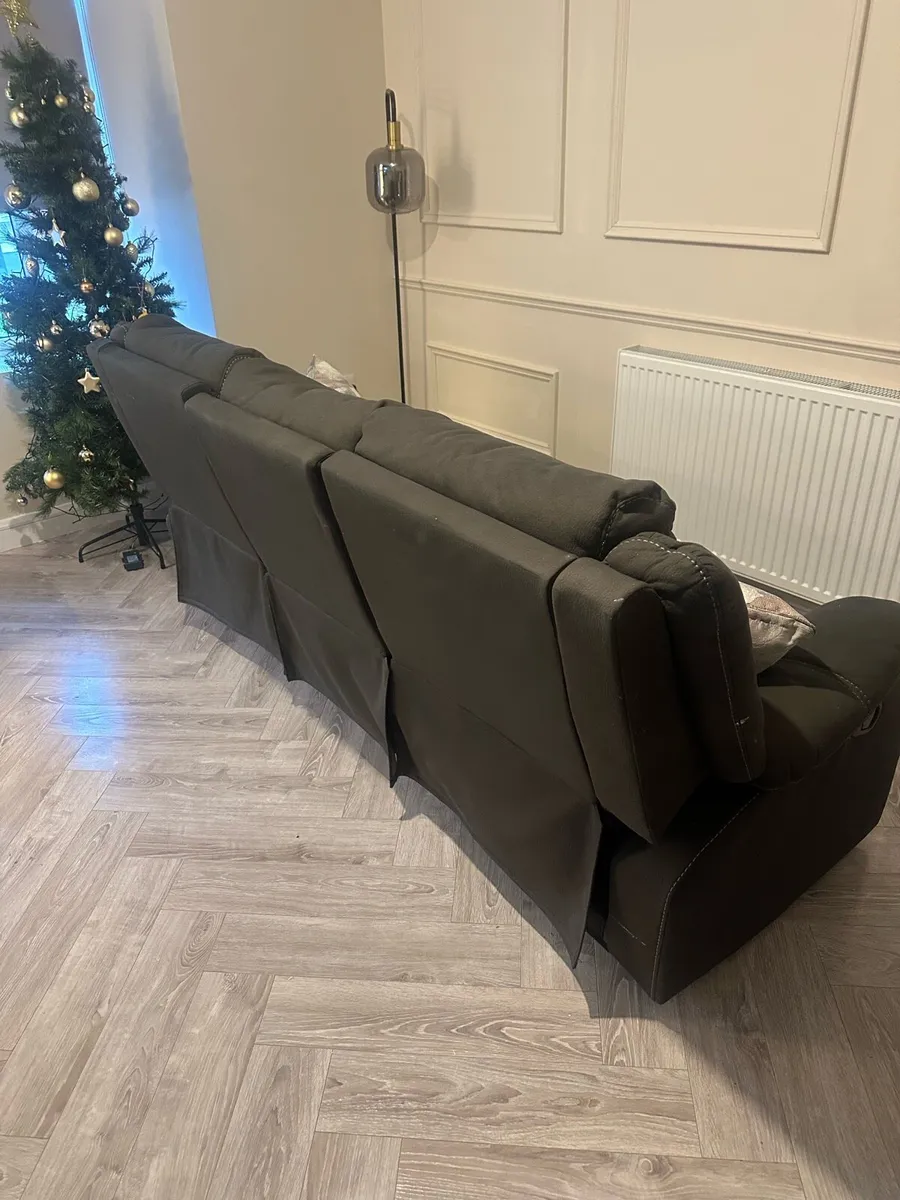 Living room couch - Image 3