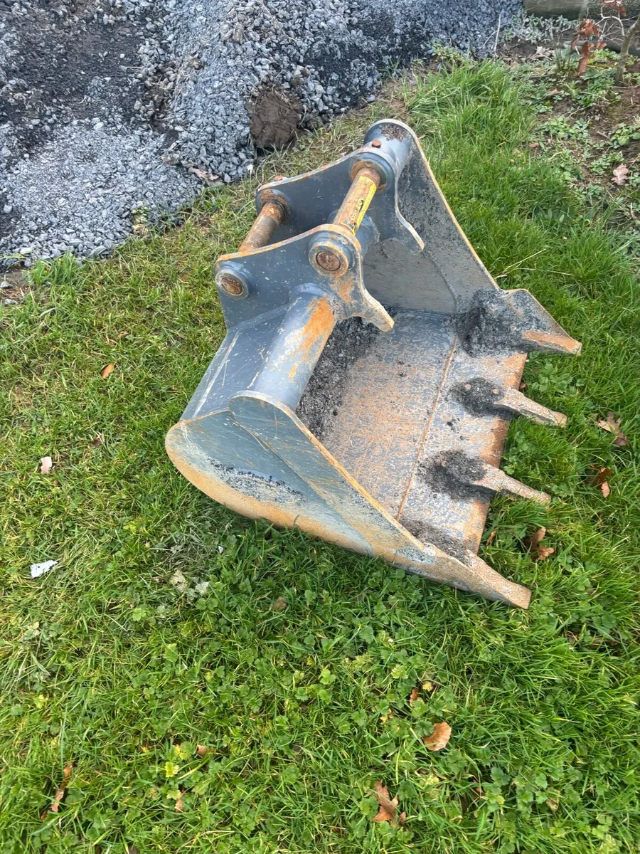 HITACHI 26U - Image 4