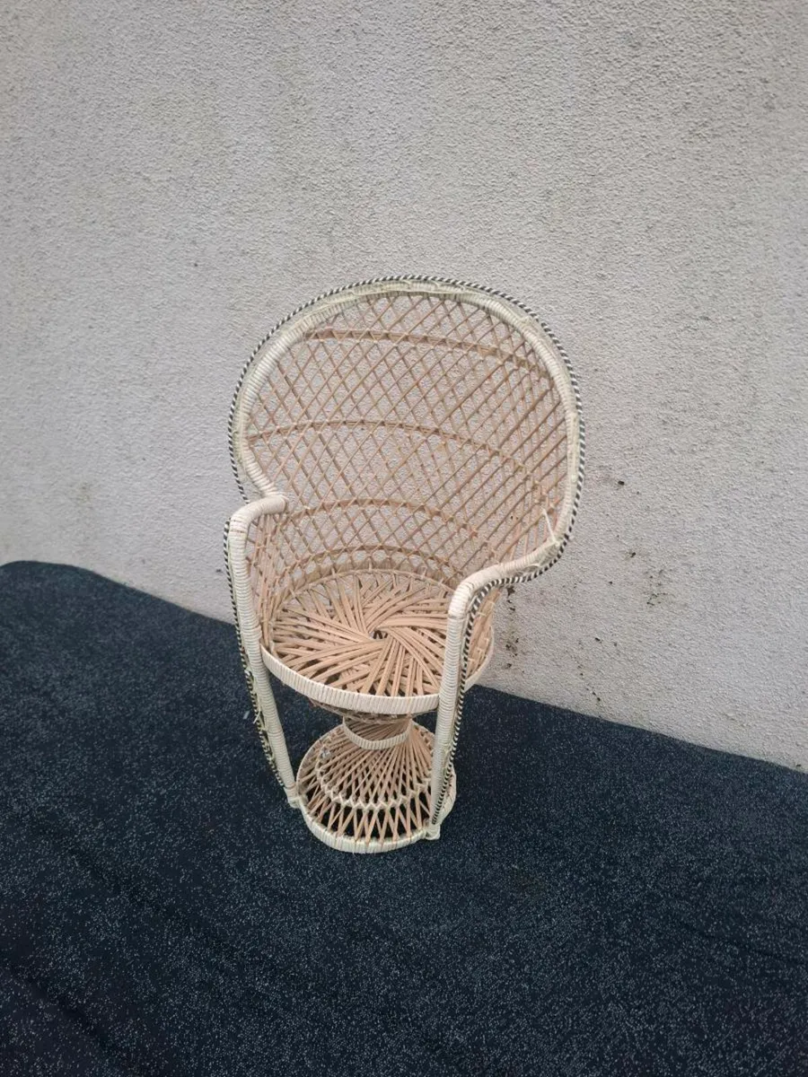 40cm rattan stand postage possible