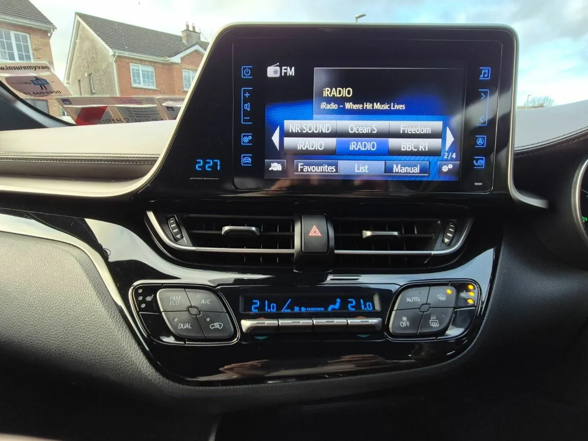 Toyota C-HR 2017 - Image 3