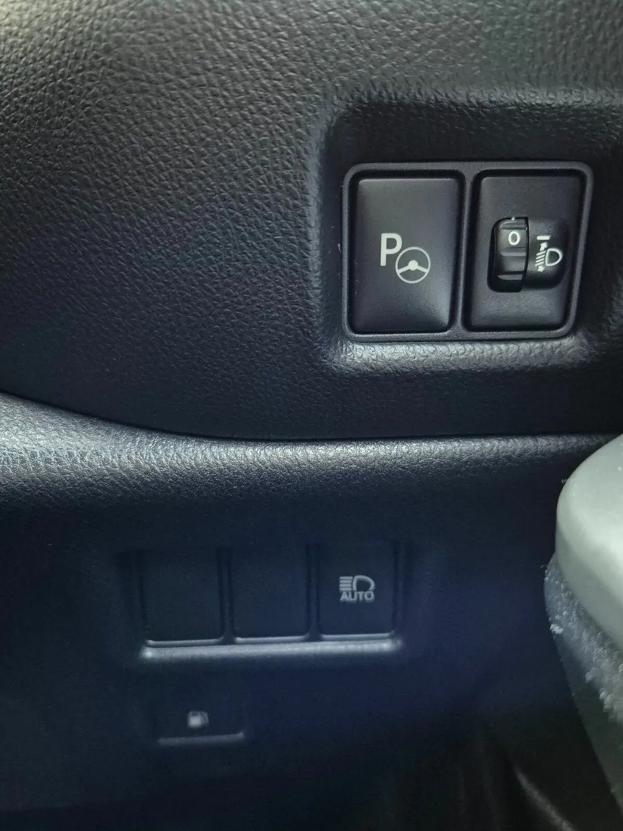 Toyota C-HR 2017 - Image 4