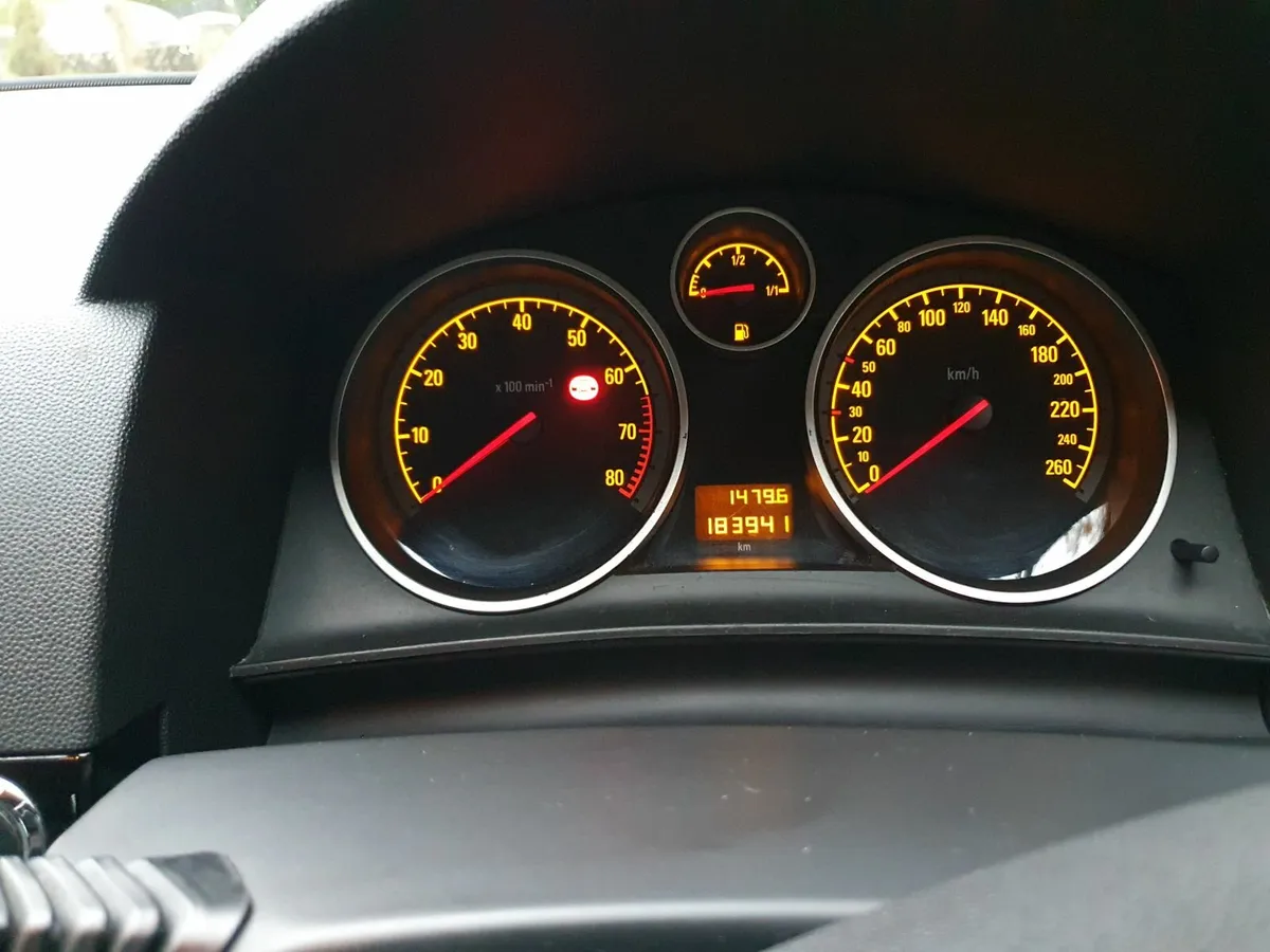 Opel Astra 2008 - Image 2