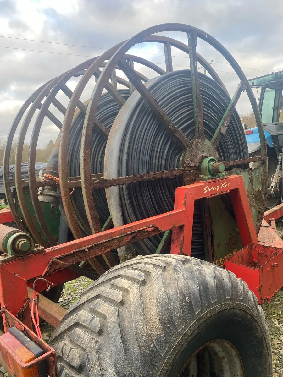 Hose and reeler - Image 1
