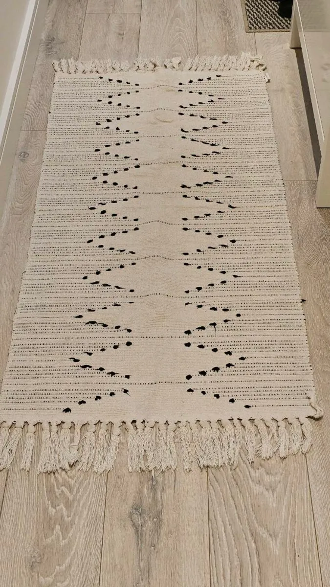 Cream & Black Woven Indoor Rug – High Quality