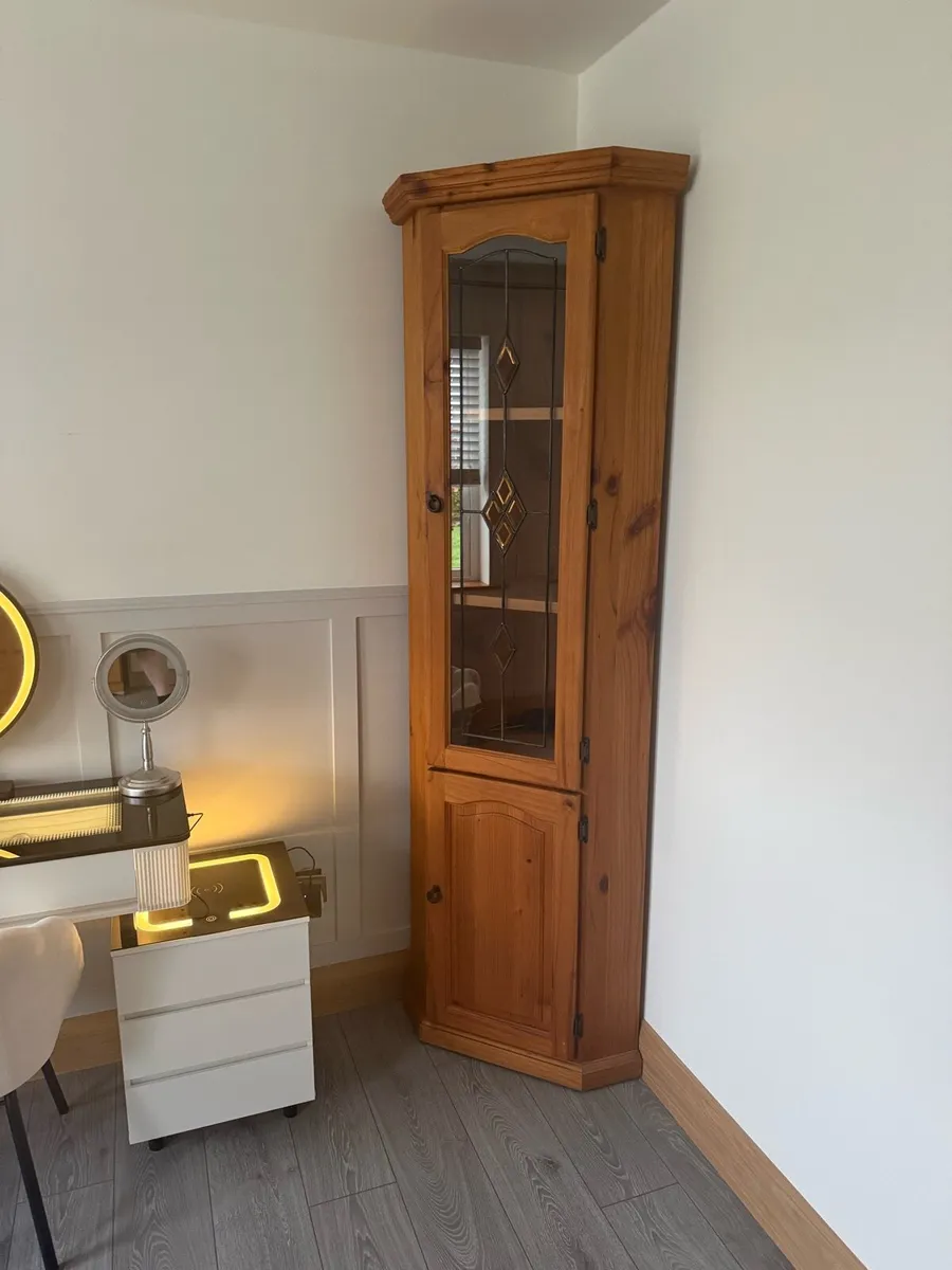 Corner Press - Image 2