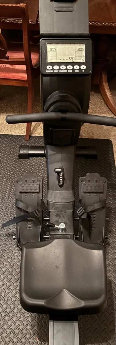 Rowing machine - Image 1