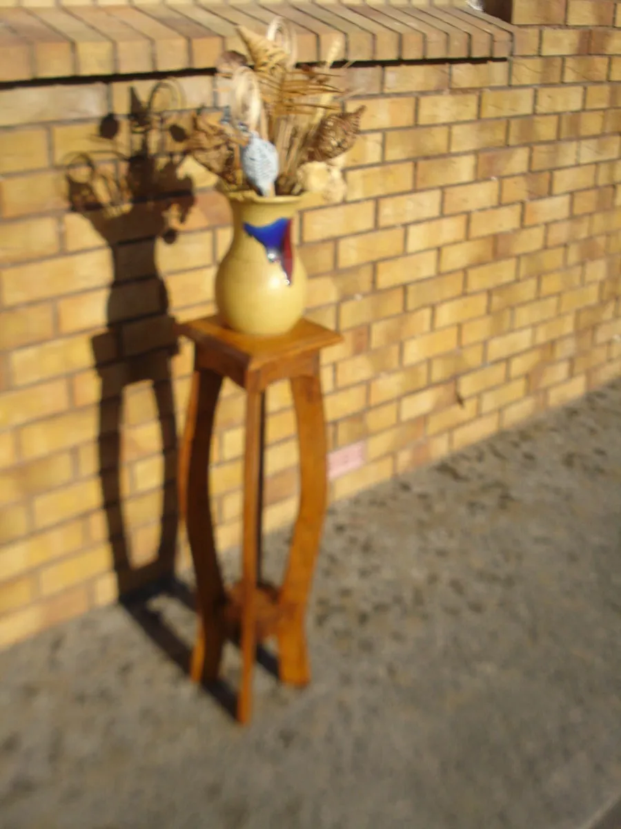RUSTIC MEXICAN PINE PLANT STAND. - Image 1