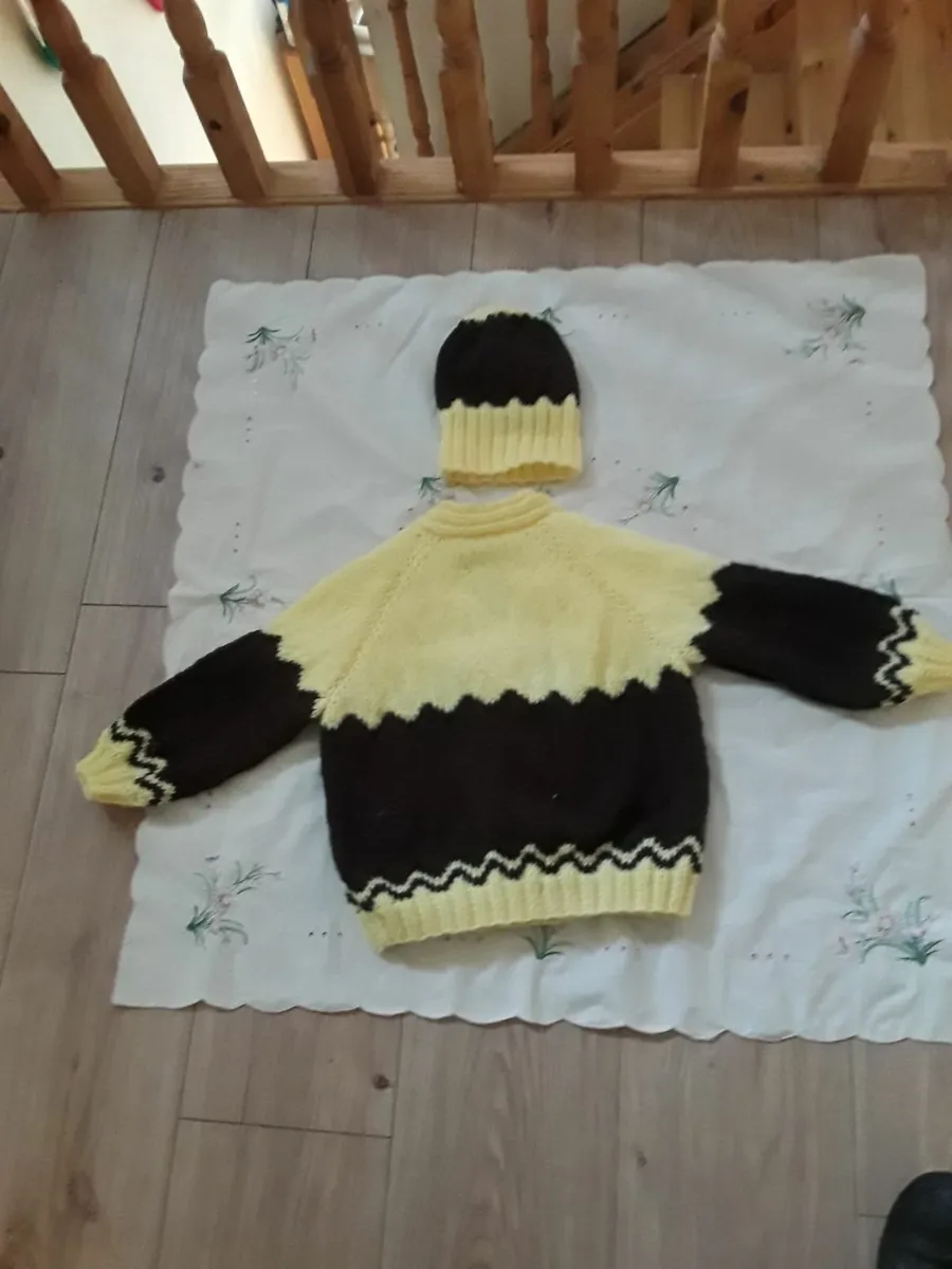 Brand new hand knitted child's cardigan and hat - Image 4