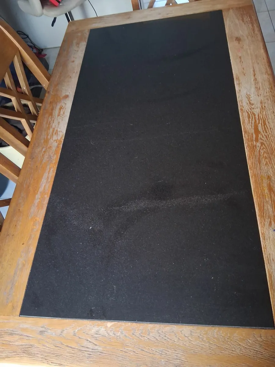 Table and chairs - Image 2