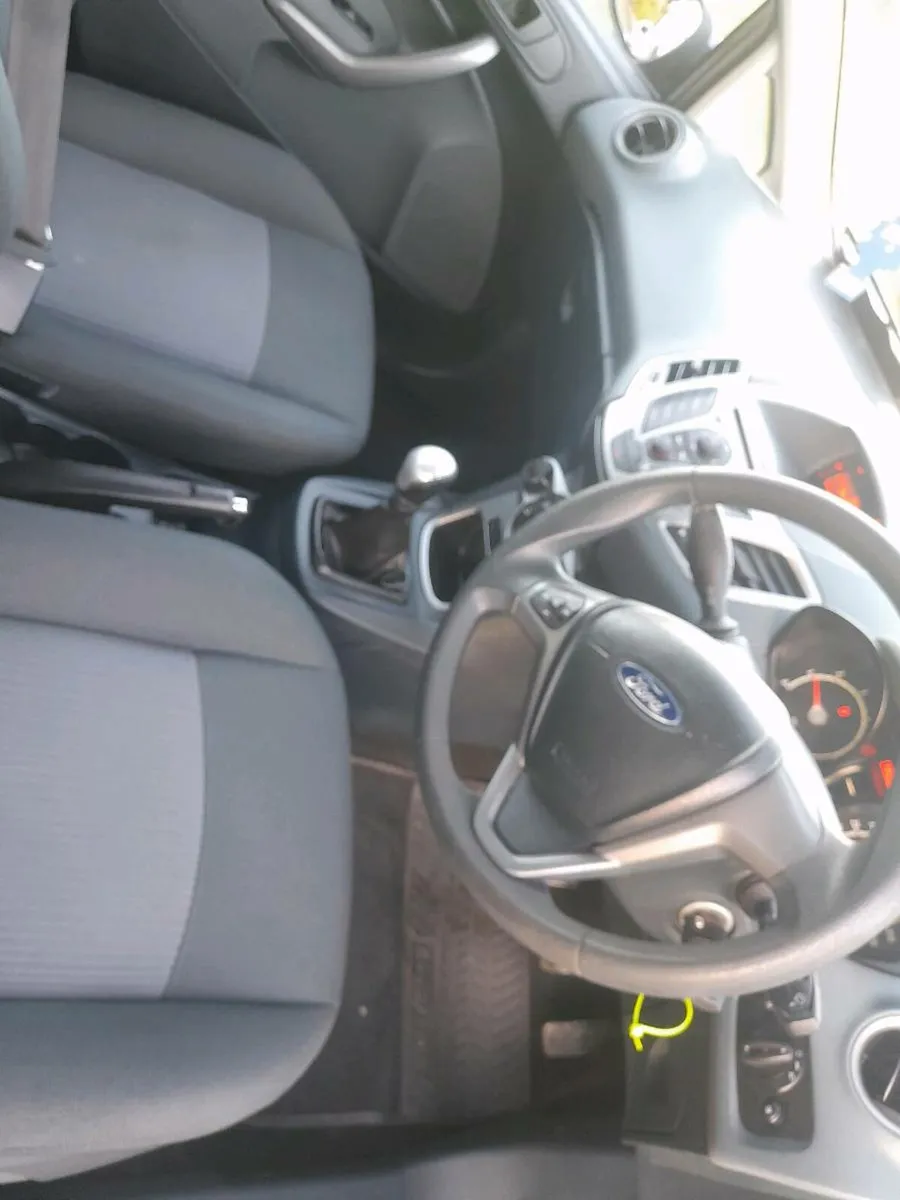 10 Ford fiesta 1.2 - Image 3