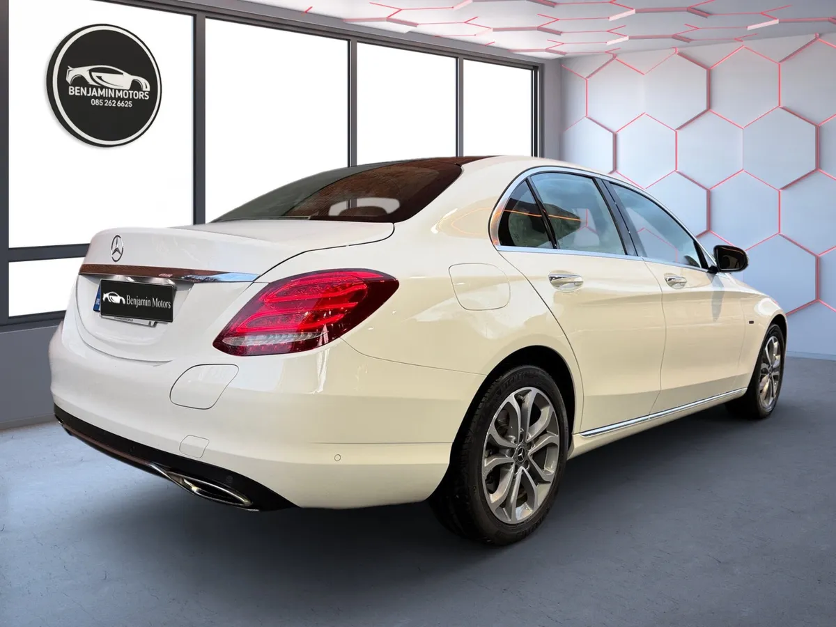 Mercedes-Benz C-Class 2018 - Image 4