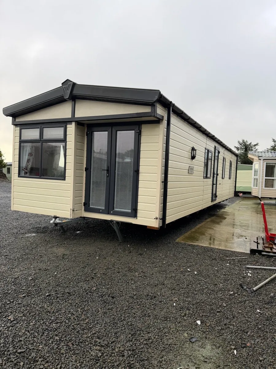 Willerby Lyndhurst 37 x 12.6 / 2 (Residential Pk) - Image 1