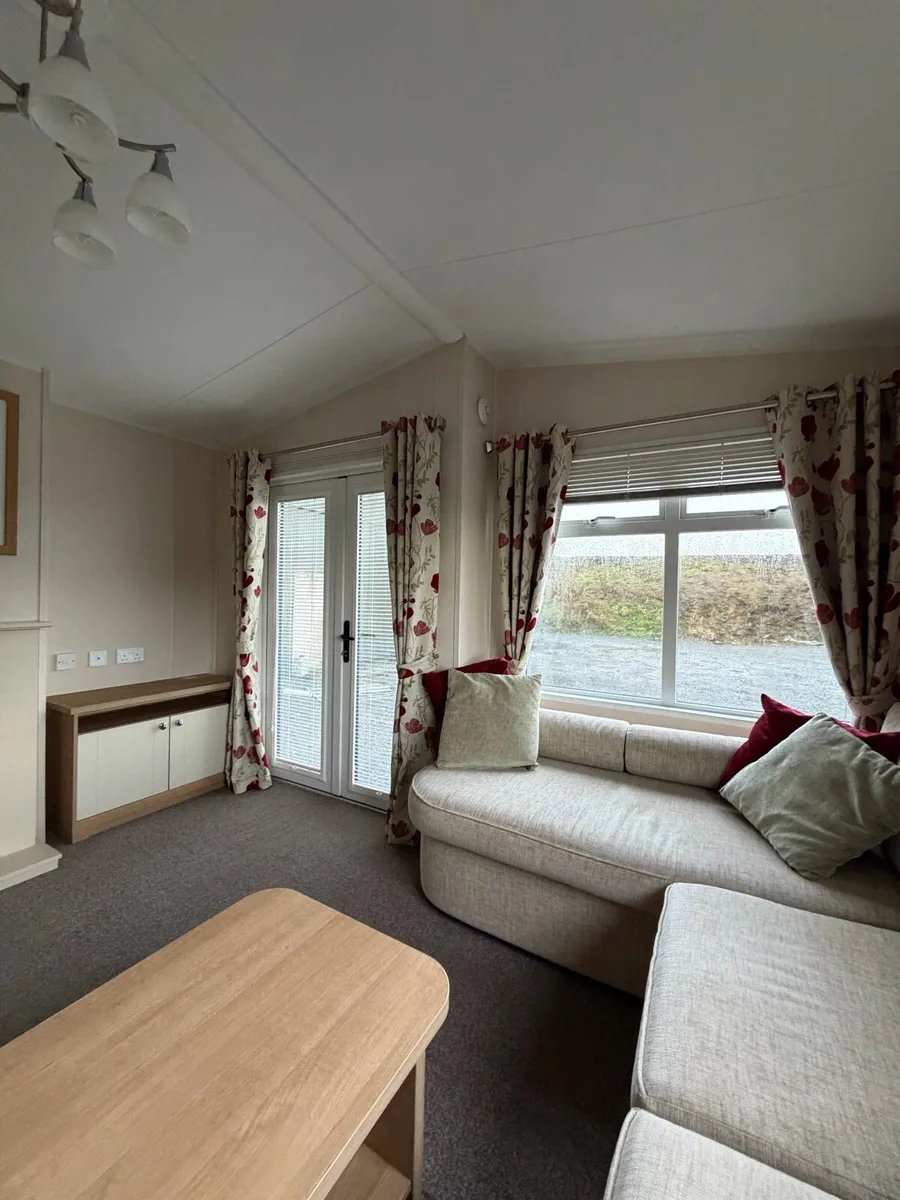 Willerby Lyndhurst 37 x 12.6 / 2 (Residential Pk) - Image 4