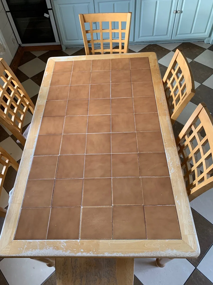 Kitchen table and chairs - Image 2