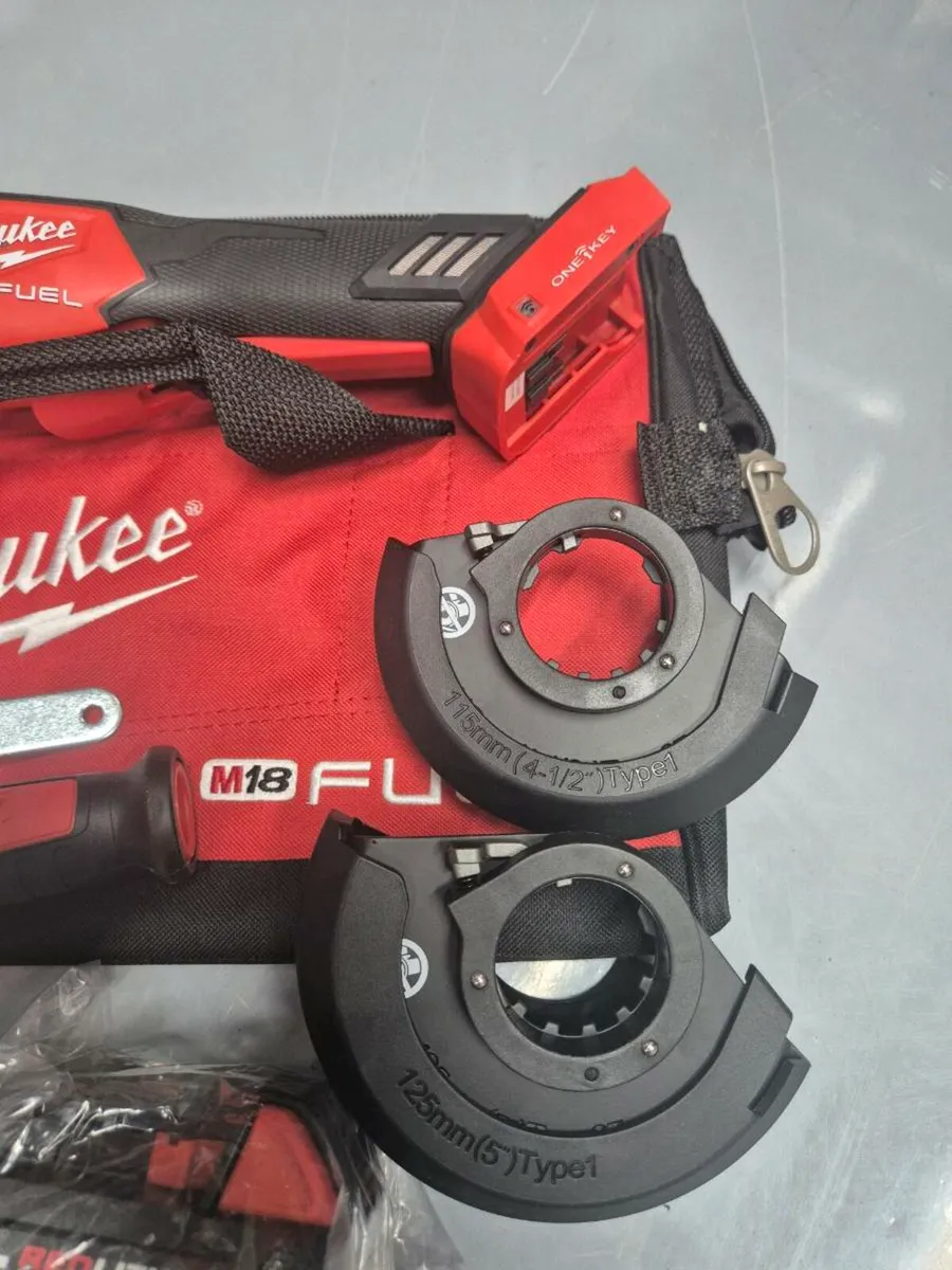 Milwaukee M18 Fuel 125mm Paddle Switch Grinder Kit - Image 3