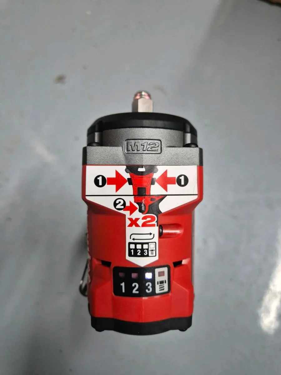 Milwaukee M12 Fuel Gen3 Stubby 3/8' Wrench Body - Image 3