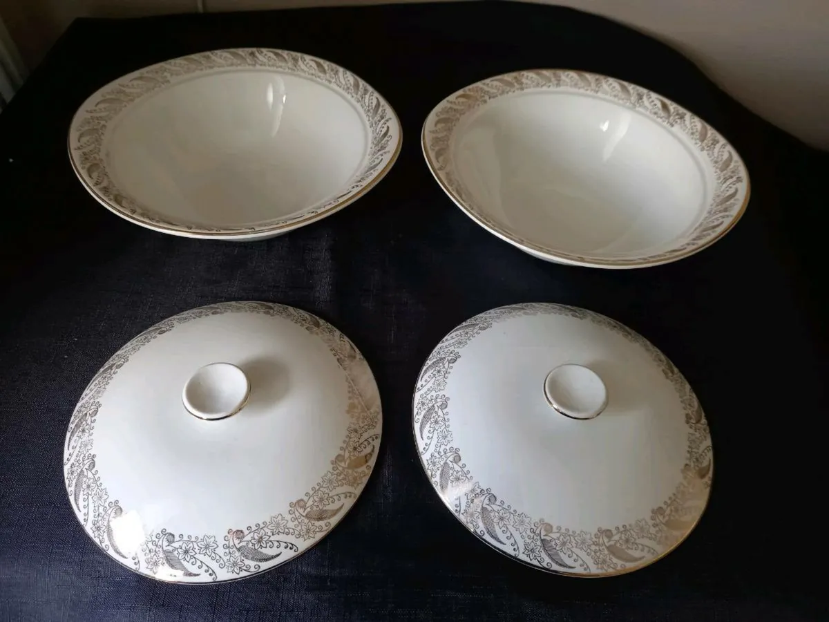 2 Large Serving Bowl's With Lid's - Image 2