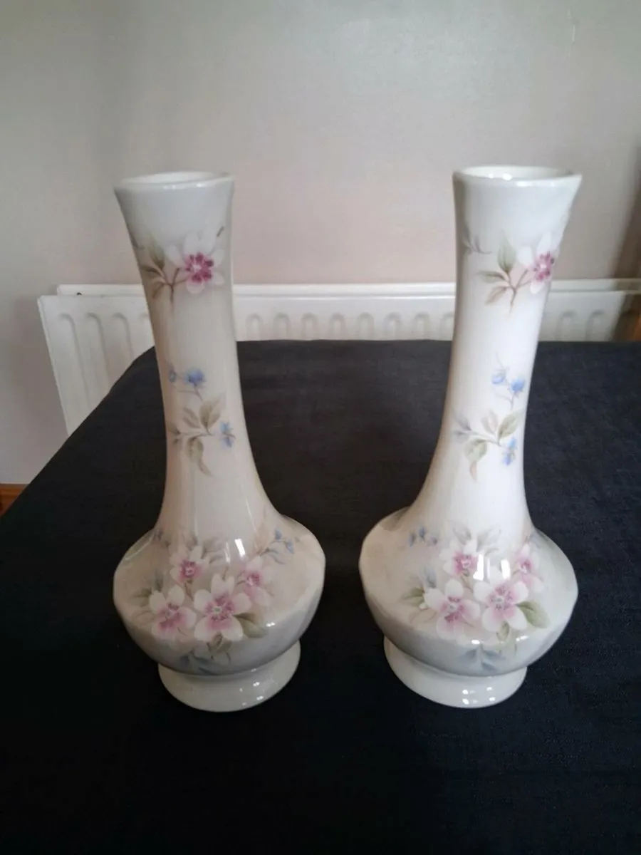2 Melbaware Vases - Image 1