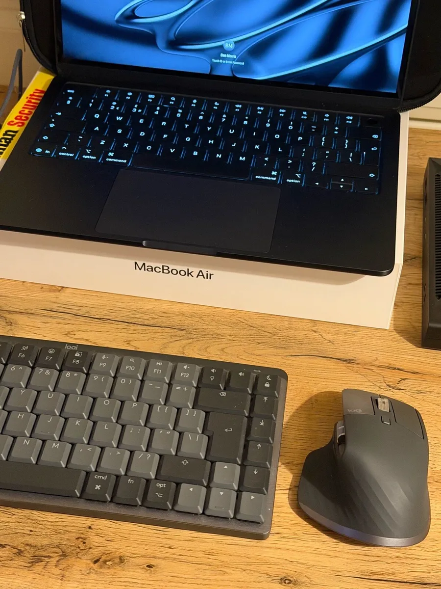 MacBook, mx keyboard and mouse and dock! Bundle - Image 3