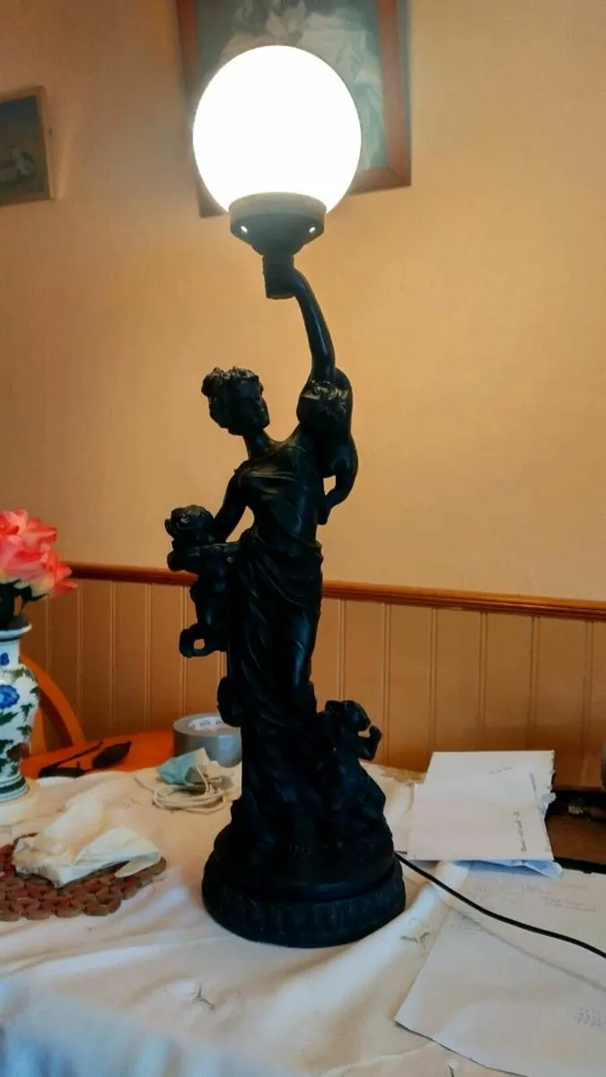 Heavy Art Deco Lamp - Image 4