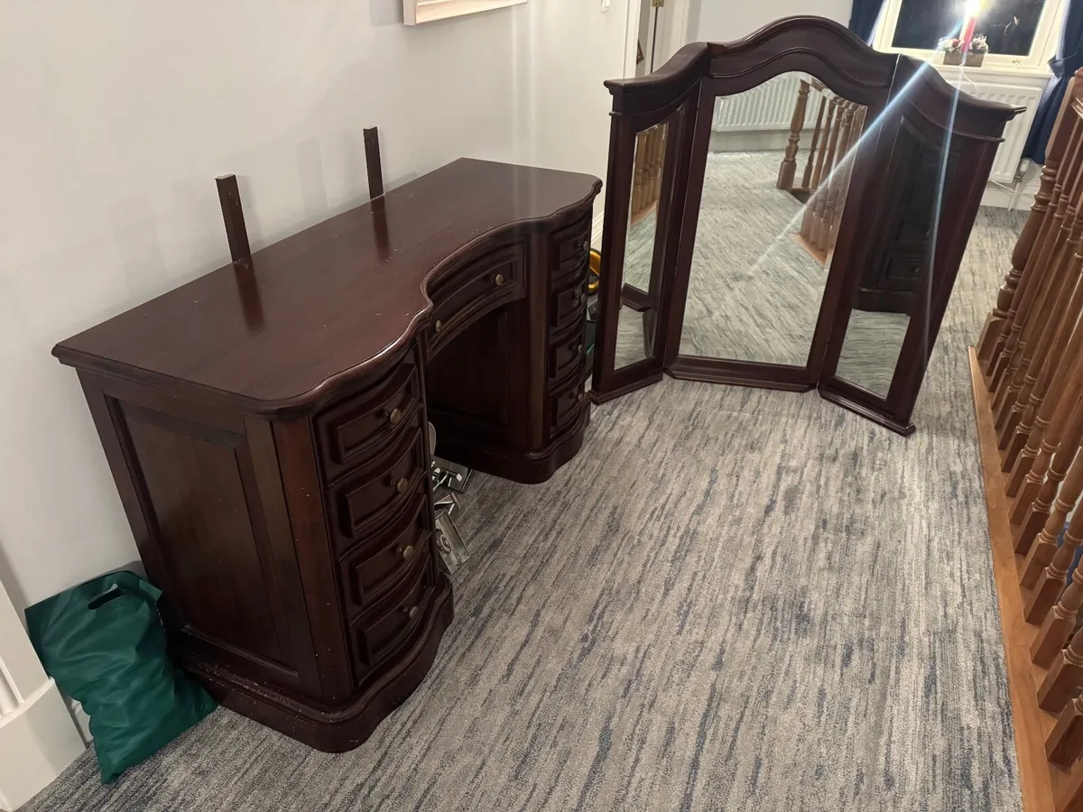 bedroom furniture - Image 1