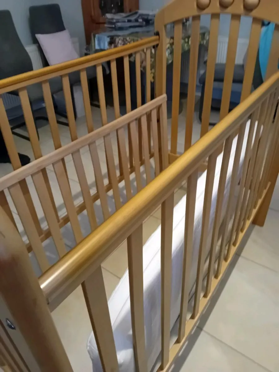 MAMAS & PAPAS DROP SIDES COT + MATTRESS - Image 2