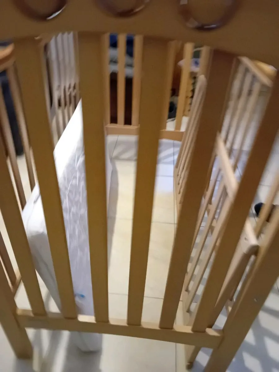 MAMAS & PAPAS DROP SIDES COT + MATTRESS - Image 3