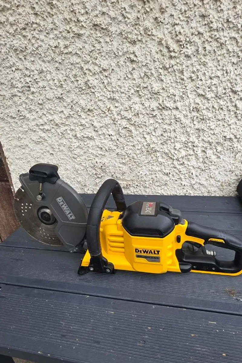 DeWalt DCS690N-XJ FlexVolt 54v Cordless Cutter - Image 1