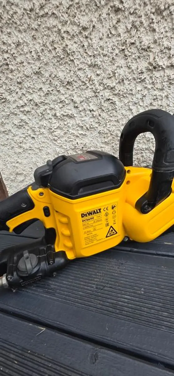 DeWalt DCS690N-XJ FlexVolt 54v Cordless Cutter - Image 2