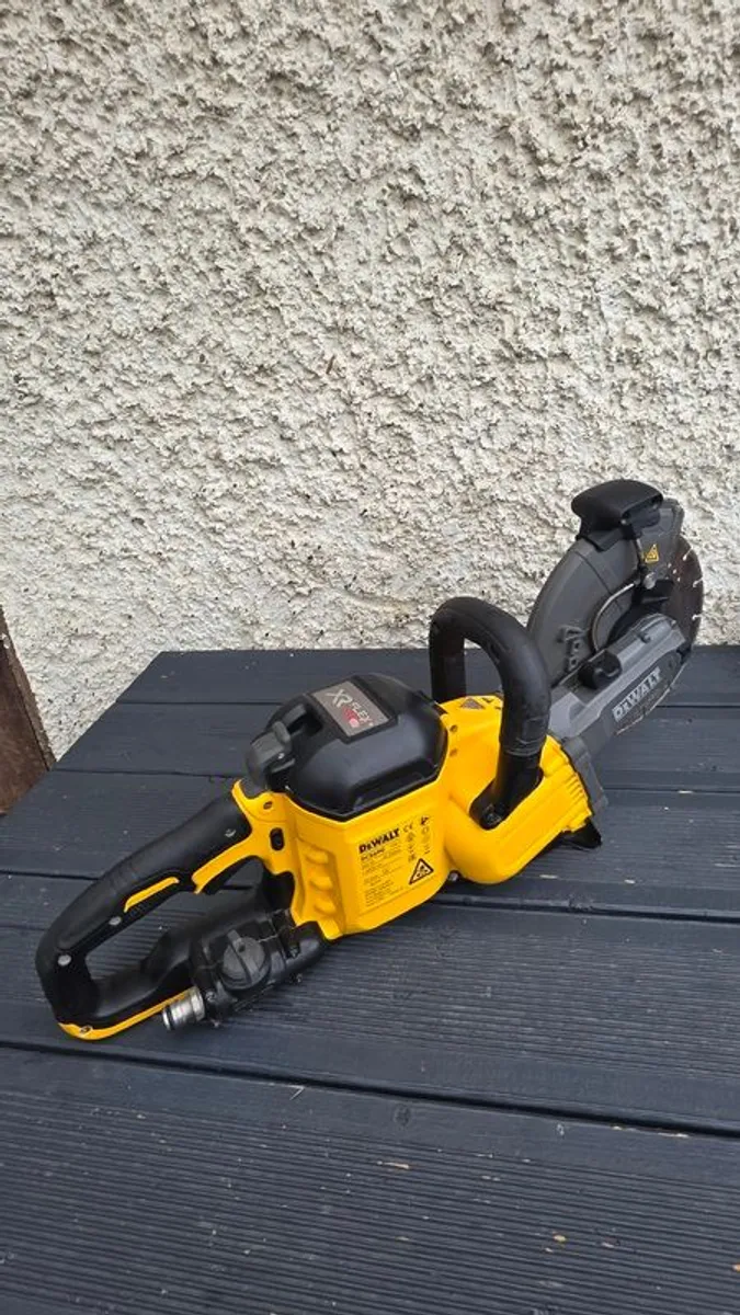 DeWalt DCS690N-XJ FlexVolt 54v Cordless Cutter - Image 3