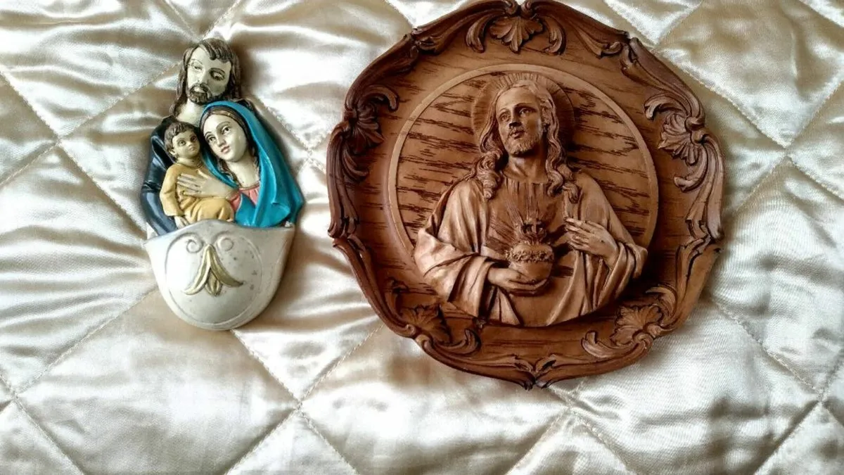 Religious wall hanging peces