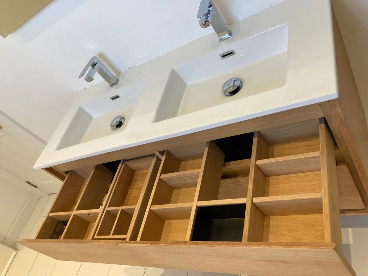 Double sink unit and mirror - Image 2